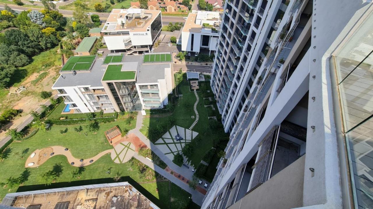 519 Menlyn Maine Trilogy Appartement Pretoria-Noord Buitenkant foto