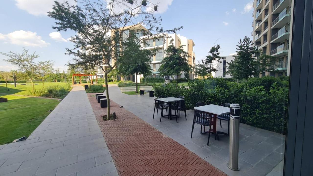 519 Menlyn Maine Trilogy Appartement Pretoria-Noord Buitenkant foto