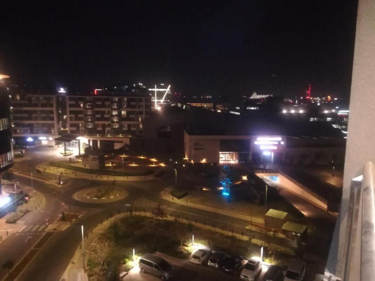 519 Menlyn Maine Trilogy Appartement Pretoria-Noord Buitenkant foto