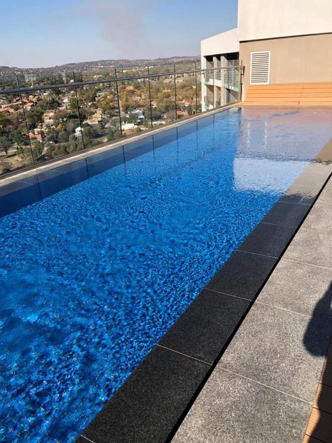 519 Menlyn Maine Trilogy Appartement Pretoria-Noord Buitenkant foto