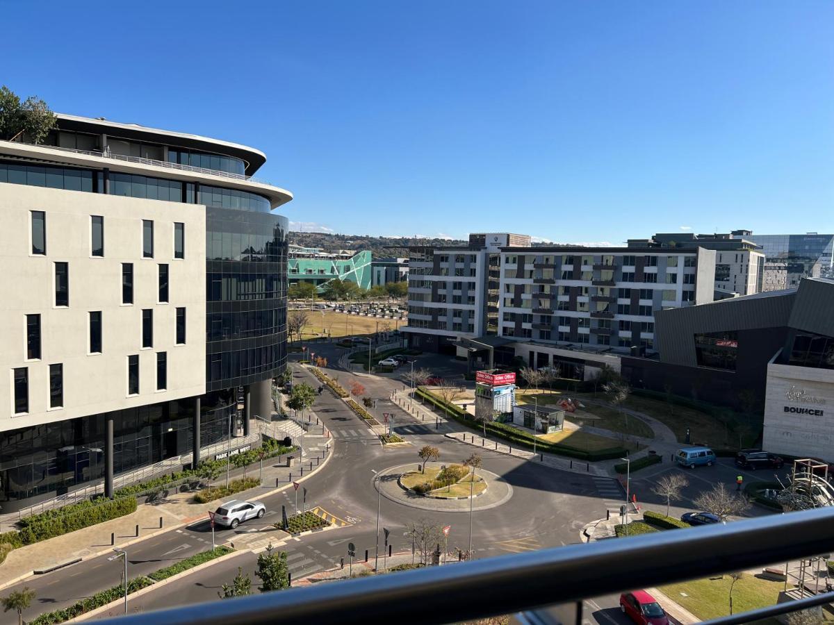 519 Menlyn Maine Trilogy Appartement Pretoria-Noord Buitenkant foto